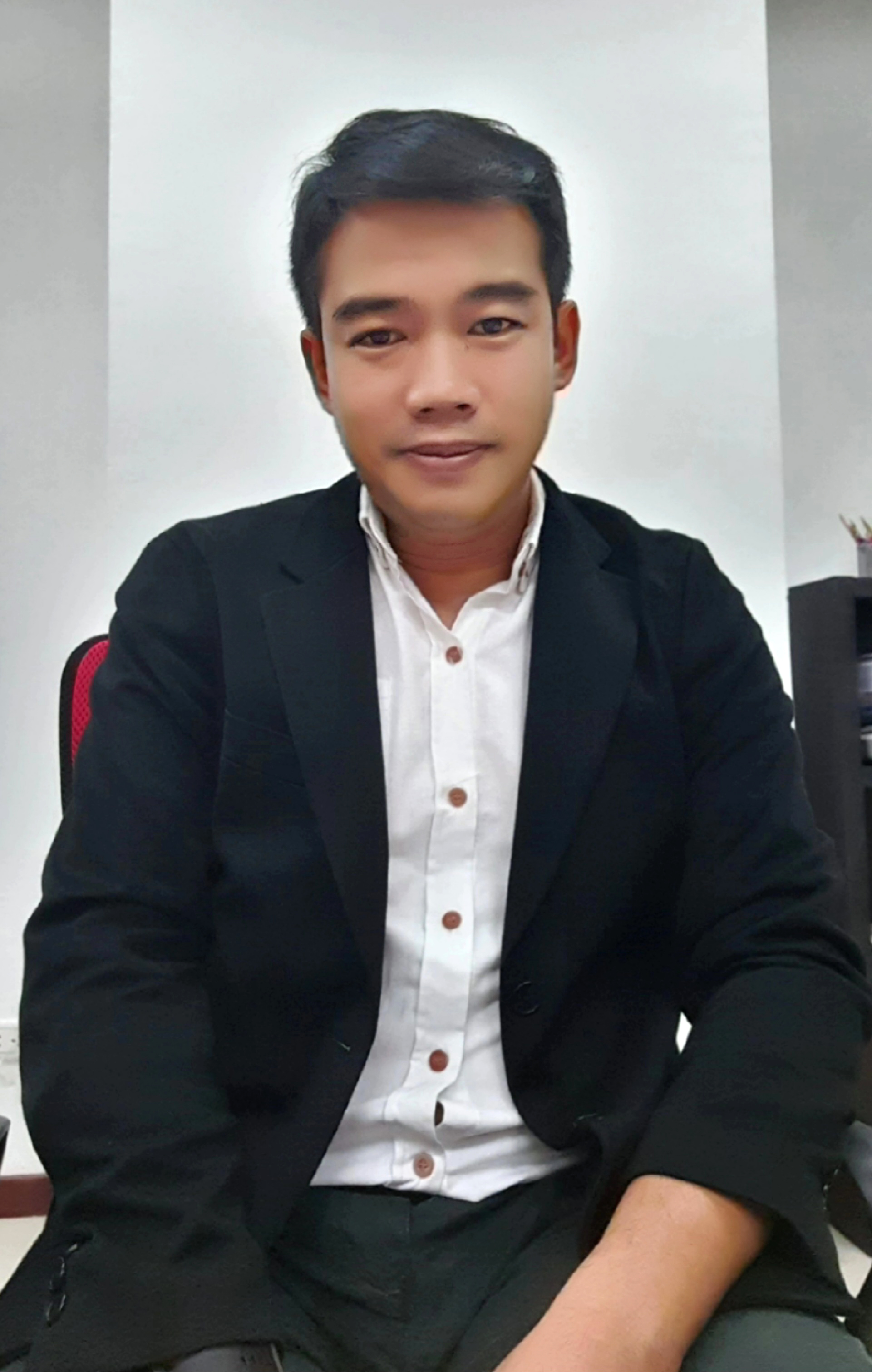 พินิจ เนื่องภิรมย์