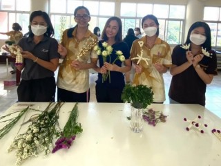 วันที่ 22 กุมภาพันธ์ 2566 เข้าร่วมโครงการสืบสานวัฒนธรมไทยการประดิษฐ์ดอกไม้ไทย หัวข้อ 
