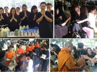 พิธีทำบุญตักบาตร เนื่องในวันสวรรคตของพระบาทสมเด็จพระปรมินทรมหาภูมิพลอดุลยเดช  บรมนาถบพิตร 13 ตุลาคม 2560