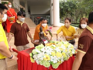 เข้าร่วม พิธีทำบุญตักบาตร พระสงฆ์จำนวน 9 รูป  เนื่องในวันคล้ายวันพระราชสมภพของพระบาทสมเด็จพระบรมชนกาธิเบศร มหาภูมิพลอดุลยเดชมหาราช บรมนาถบพิตร วันชาติ และวันพ่อแห่งชาติ ประจำปี 2565 