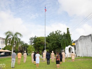 เข้าร่วมกิจกรรมเคารพธงชาติและร้องเพลงชาติไทย เวลา 08.00 น. เนื่องในวันพระราชทานธงชาติไทย (28 กันยายน 2564) 