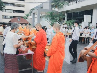 ร่วมพิธีทำบุญ สวส.มทร.ล้านนา เพื่อส่งเสริมฯ ประเพณีวัฒนธรรมอันดีงาม และความเป็นสิริมงคลแก่อาจารย์ บุคลากร และนักศึกษา